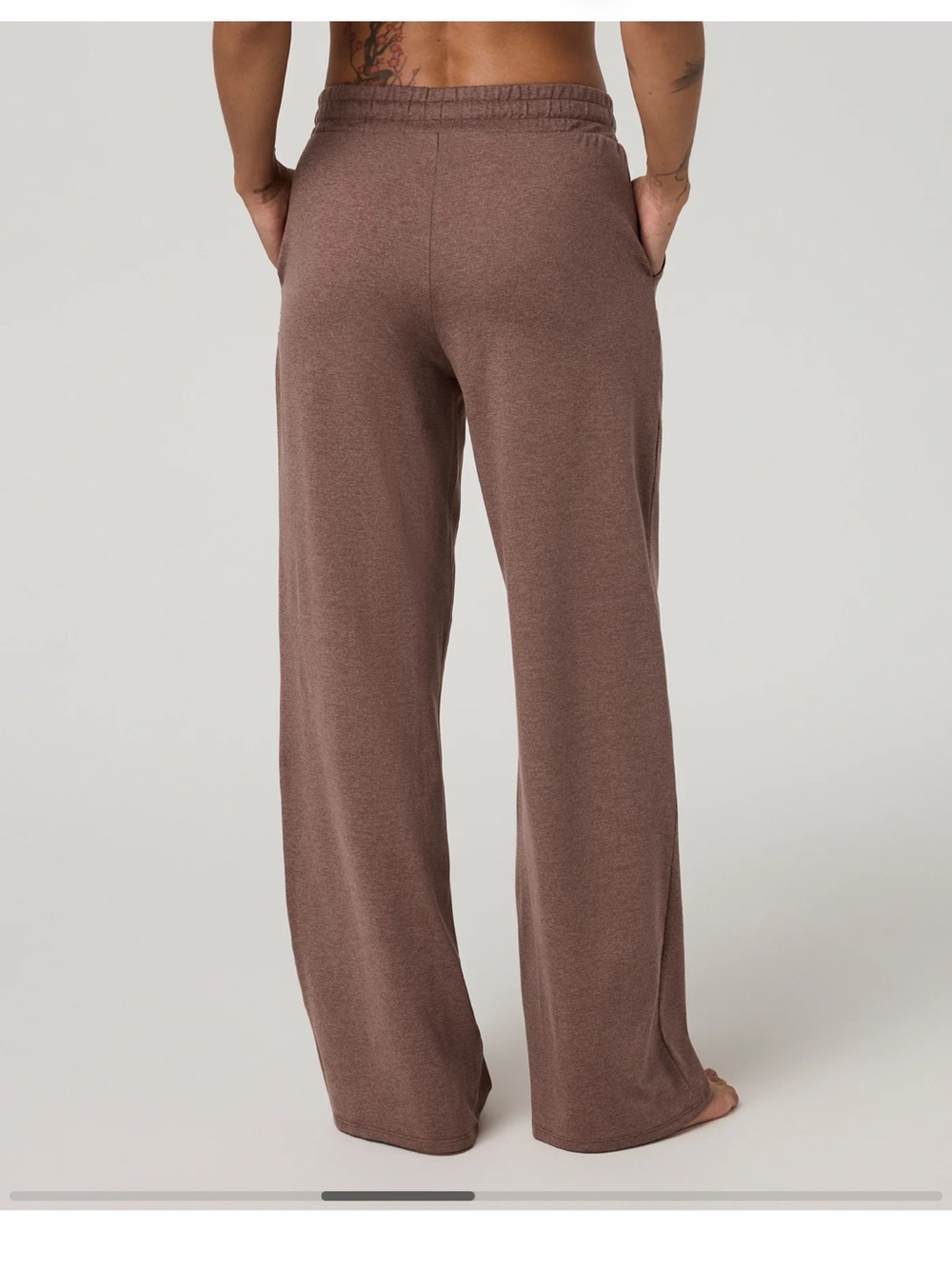 Vuori Halo Essential Wideleg Pant Sable Heather Womens Pockets DreamKnit M NEW - Picture 3 of 13